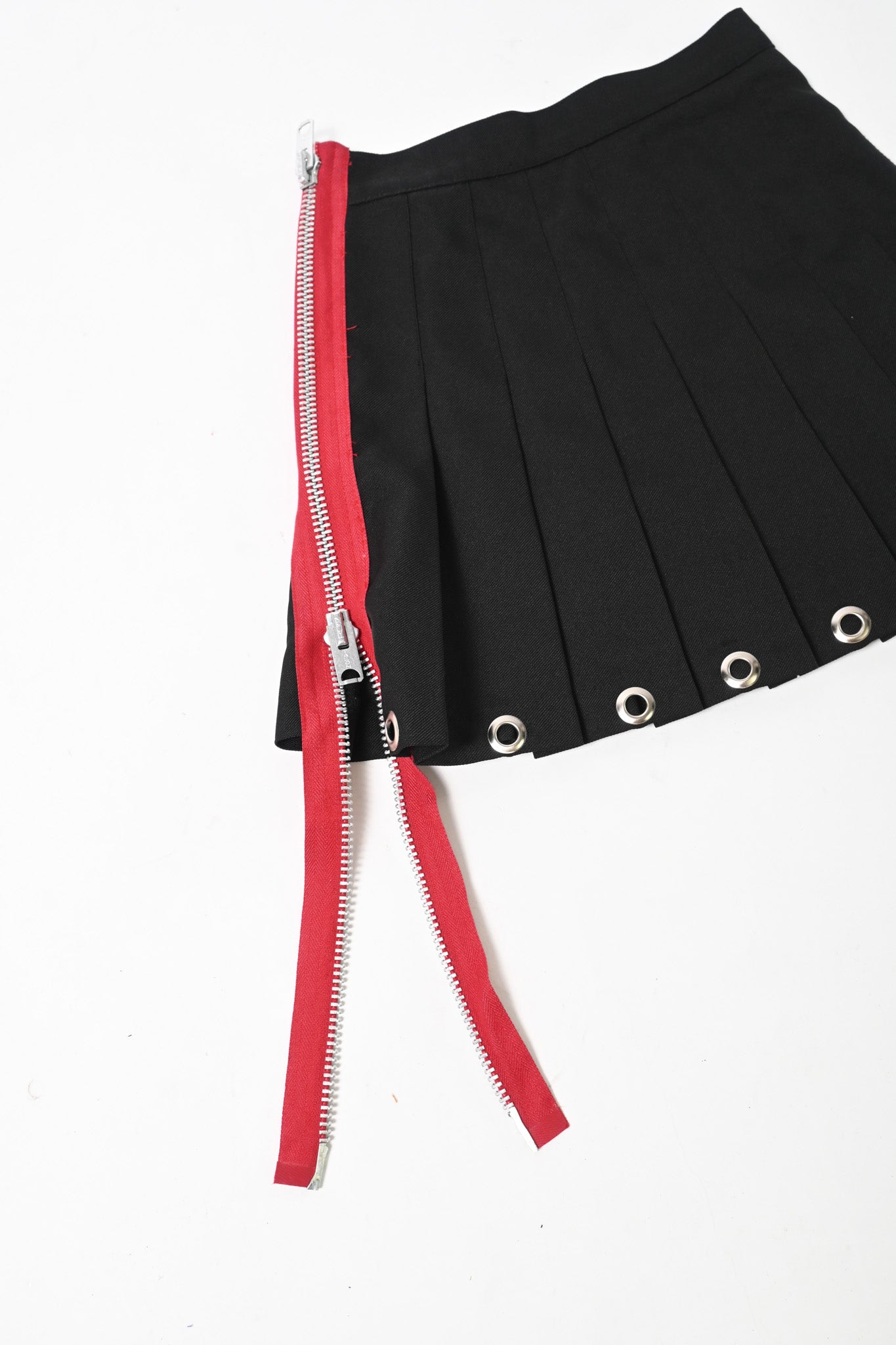 Pleated black skirt XS