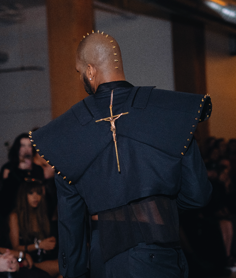 SPIKE SHOULDER CROP BLAZER