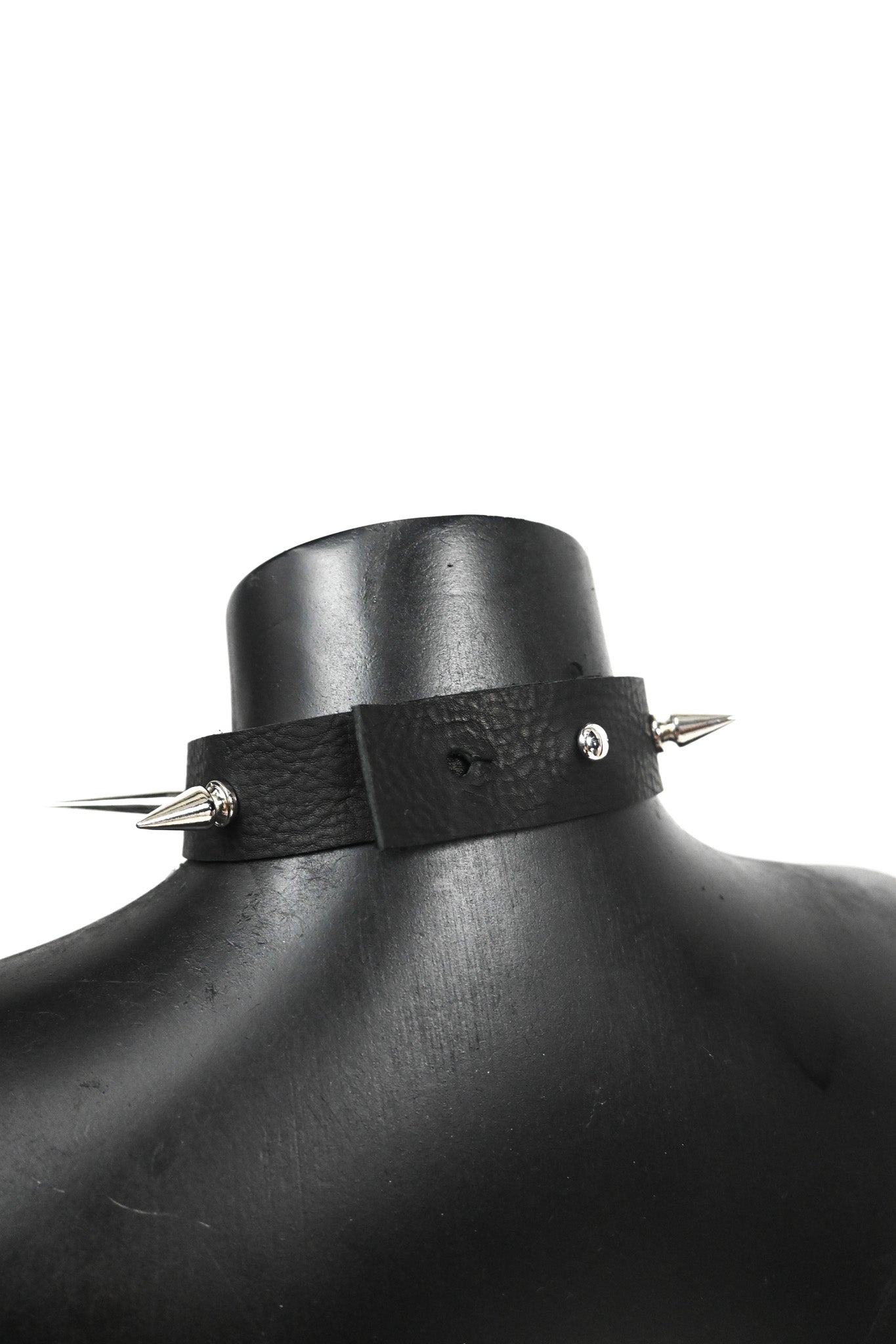 Spike leather choker