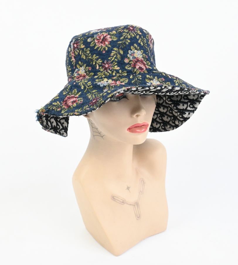 Reversible sun hat