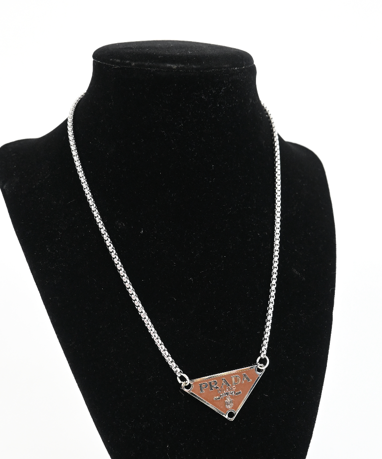 Emblem necklace Silver