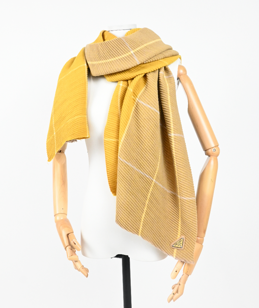 Plush ribbed scarf