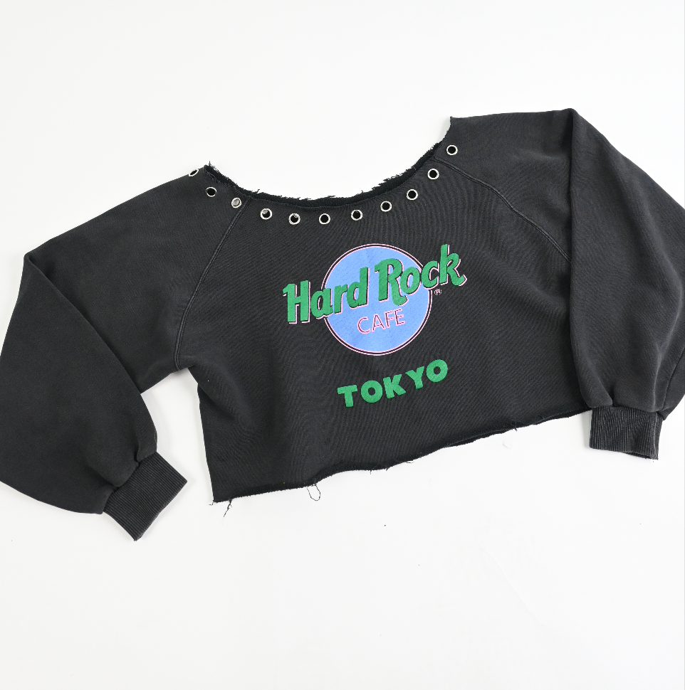 HARD ROCK CAFE TOKYO silver GROMMET sweater (medium)