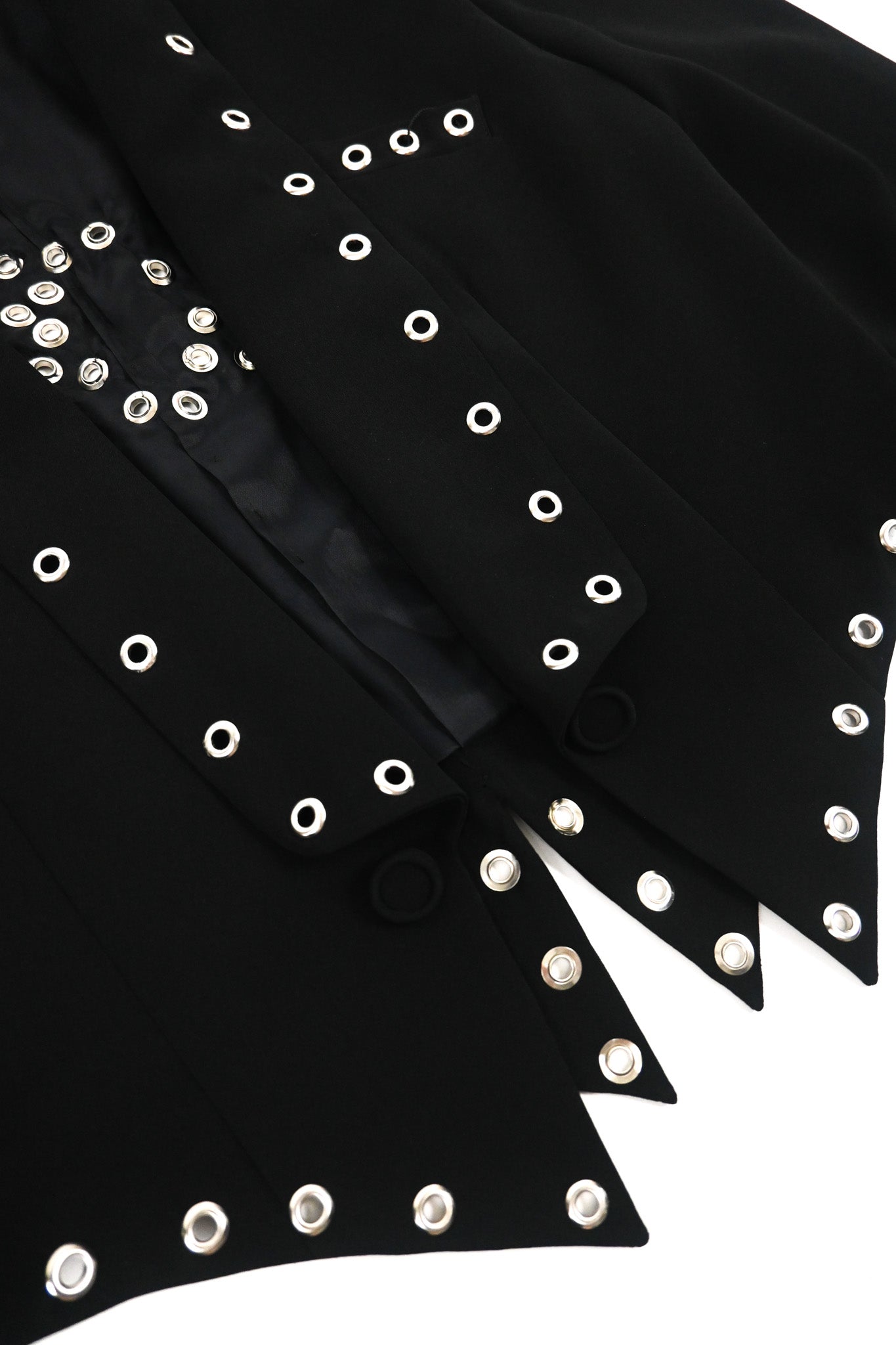 Grommet dan Blazer S